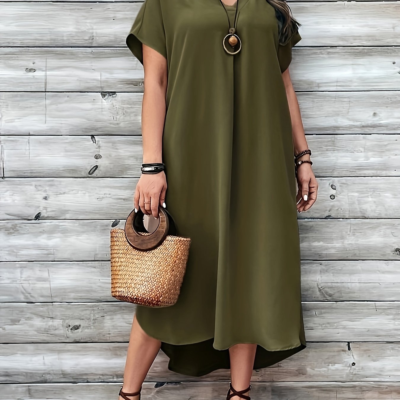 Plus Size Women's Solid V-Neck Short Sleeve Curved Hem Dress