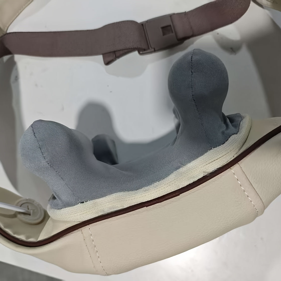 Yuqori sifatli litiy batareyasi bilan elektr bo'yin massajchisi, uzoq batareya umriga ega, yelka va bo'yin uchun bir vaqtning o'zida tugma bosish, haqiqiy so'rish.