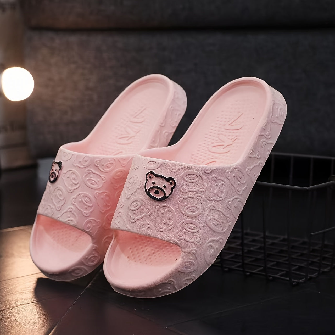 Женские шлепанцы с мультяшным медведем EVA с мягкой подошвой, нескользящие, для ванной, черные