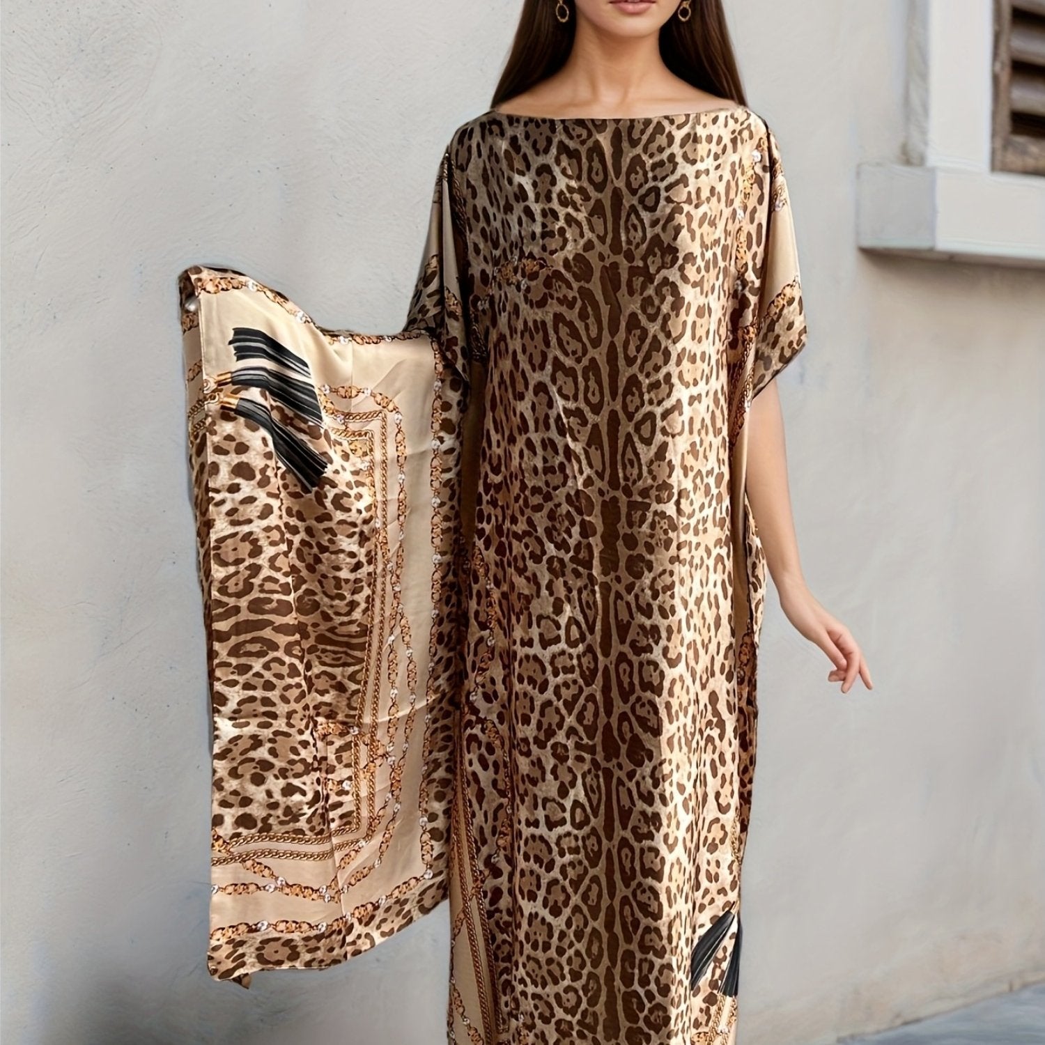 Ayollar uchun katta o'lchamli ikki rangli leopard bosimi bilan turk kaftan kiyi va sharf