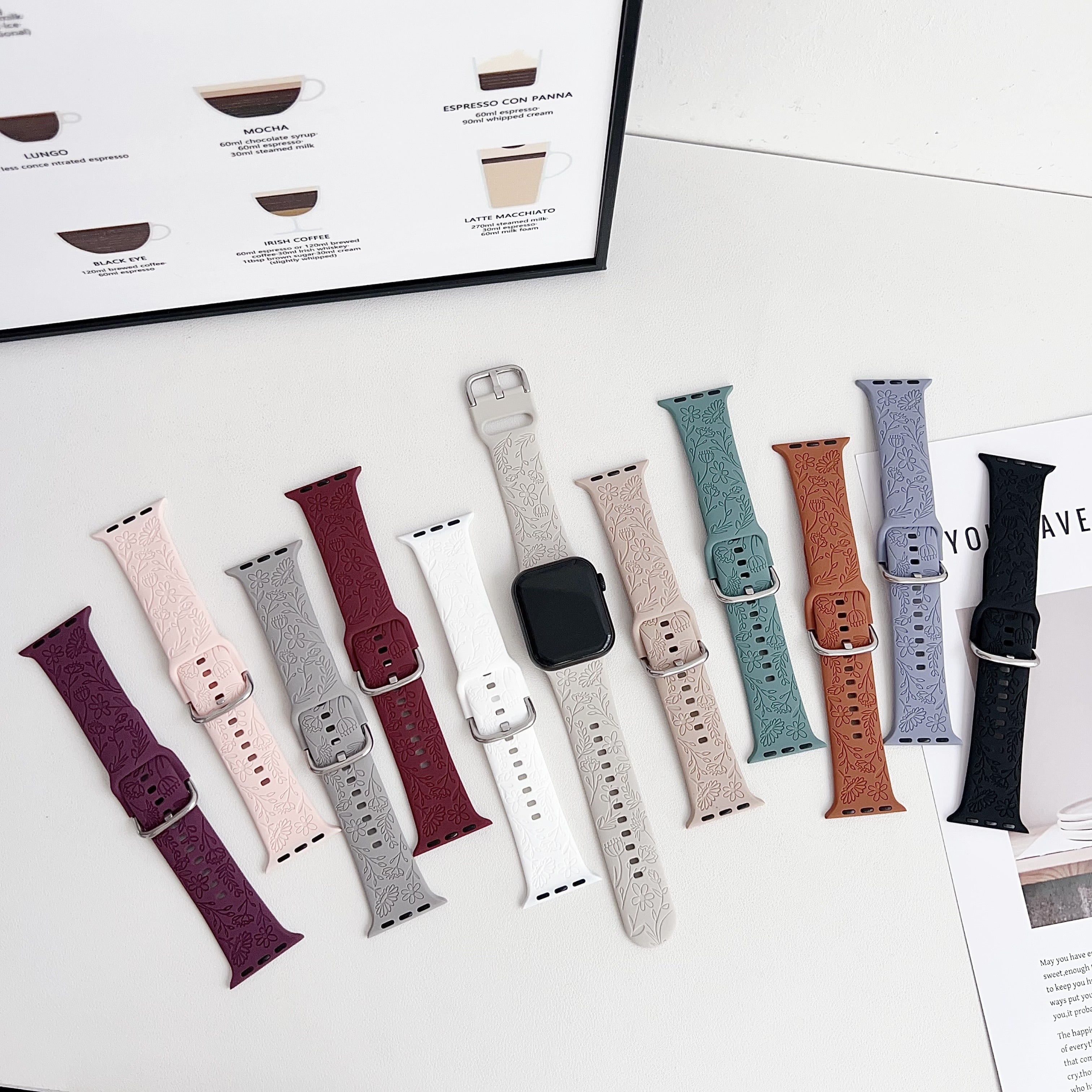 Стильный силиконовый ремешок для Apple Watch, подходящий для различных моделей и удобный для занятий спортом.