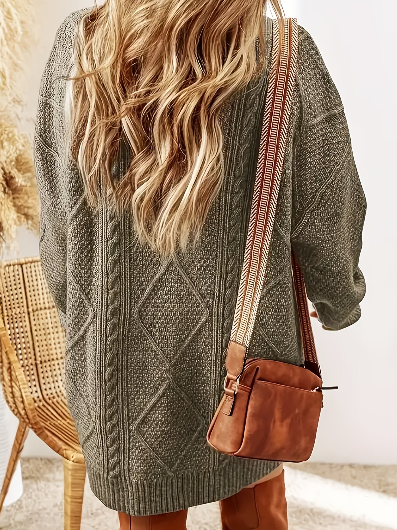 Plus o'lcham ayollar uchun qulay kabel ipli sviter, uzun qolli, bej, kuz-qish