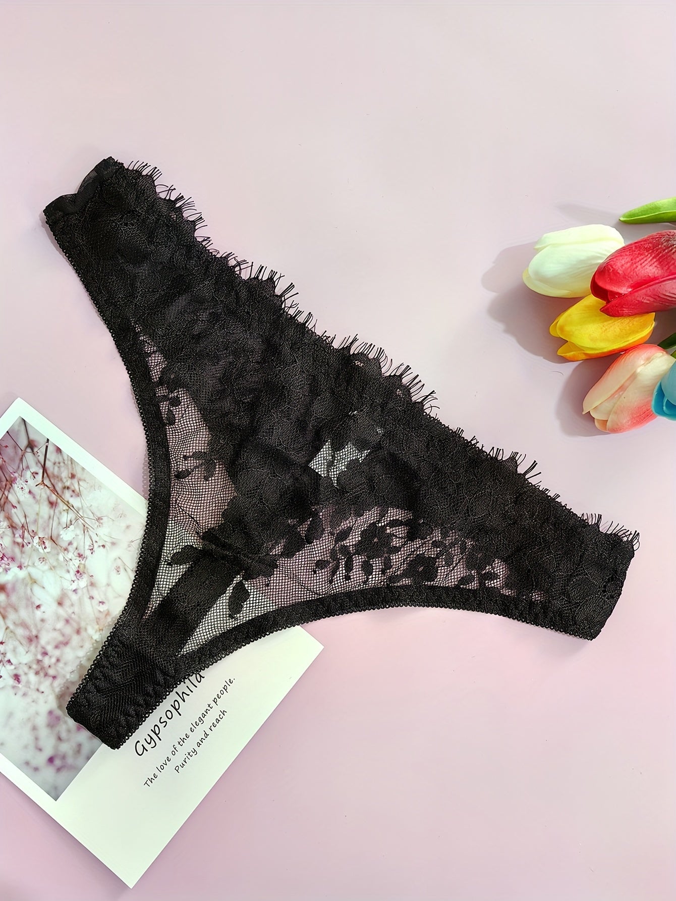 Ultra-ingich va jozibador fransuz dantelli ichki kiyim to'plami.