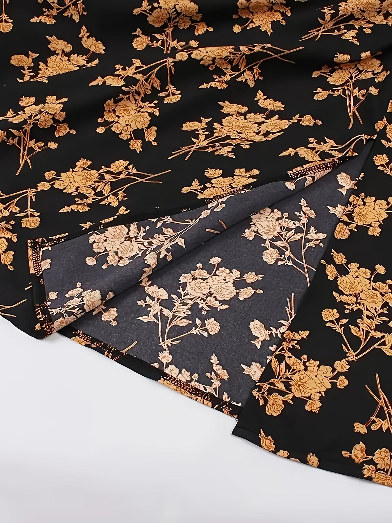 Ayollar uchun yozgi ko'k gulli off-shoulder midi kiyi, polyester, bog'lamli kamarlar, A-chiziq