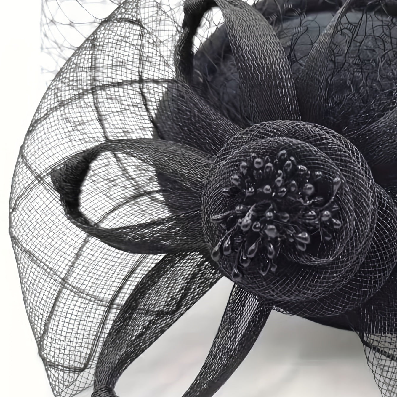 Ayollar uchun soch aksessuarlar to'plami, to'y partiyalari, jokey klubi tadbirlari, to'ylar, derby shlyapalar va cherkov shlyapalari uchun mesh veyl va kliplar bilan