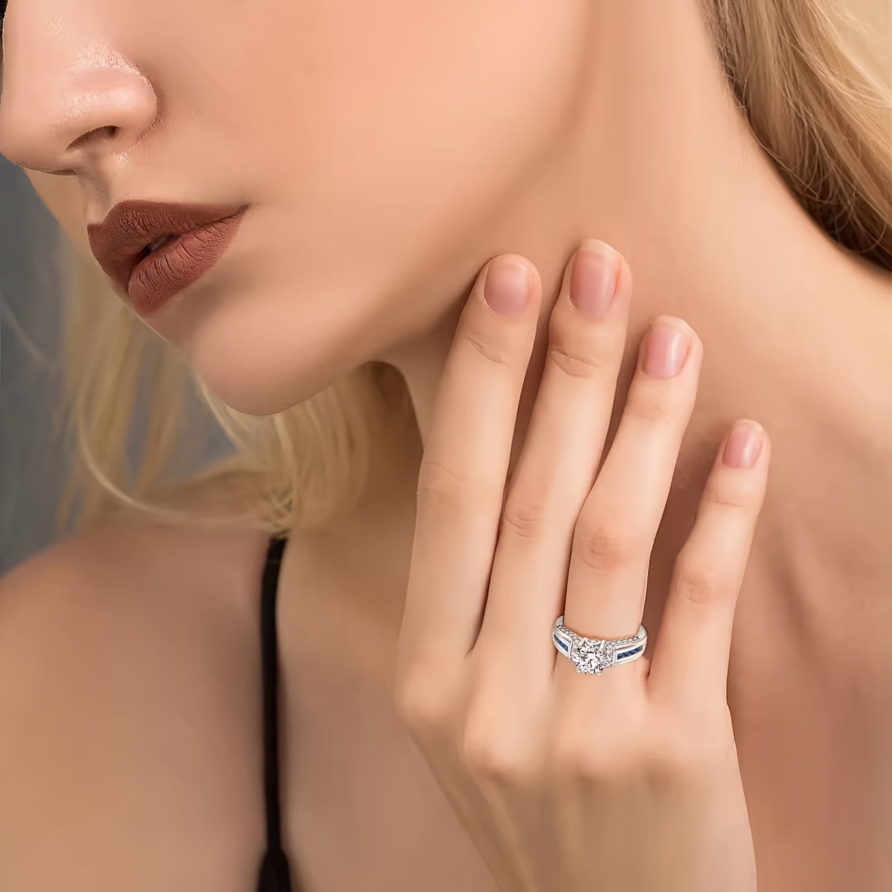 Sterling Silver 2ct Moissanite uzuk bilan ko‘k yon tomonlar bilan boho uslubida