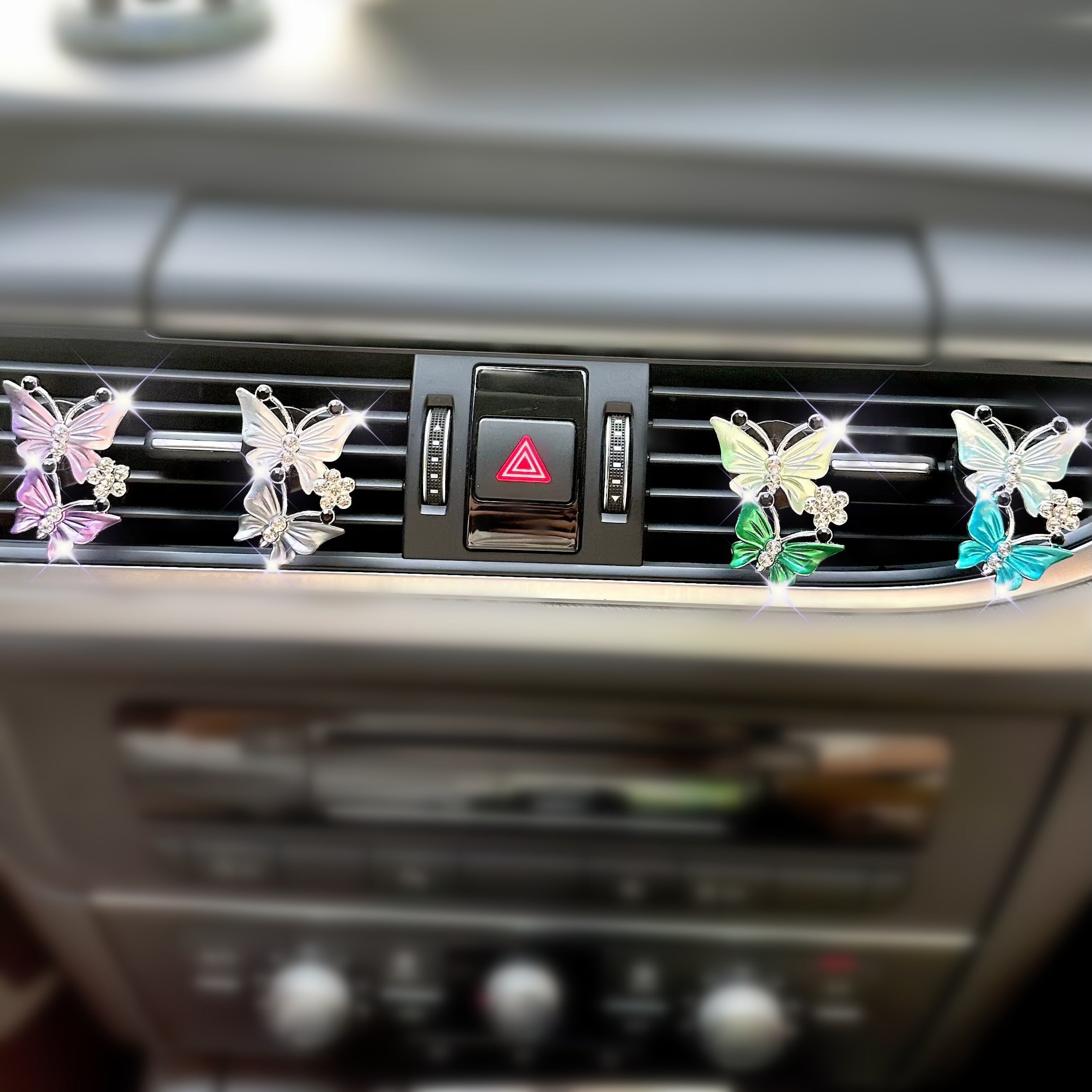 Avtomobil ichki qismi uchun ikki qanotli parvoz havoni tozalash uchun hidi bilan sun'iy olmoslar bilan klip