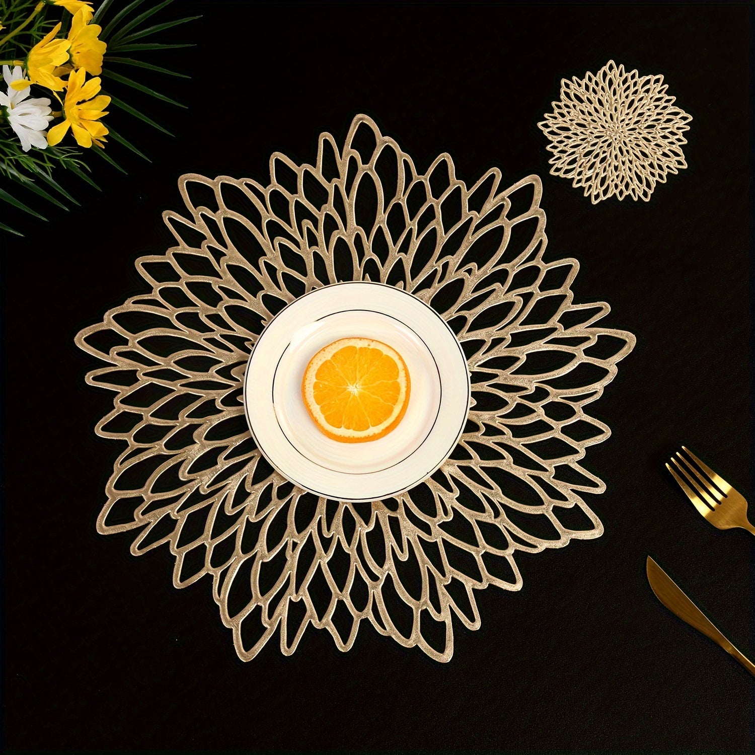 Сет подставок под горячее и коастеров с цветами гибискуса для отелей, ресторанов и кухонь. Устойчивы к теплу и не скользят. Доступны в наборах по 4, 8, 12 и 16 штук.