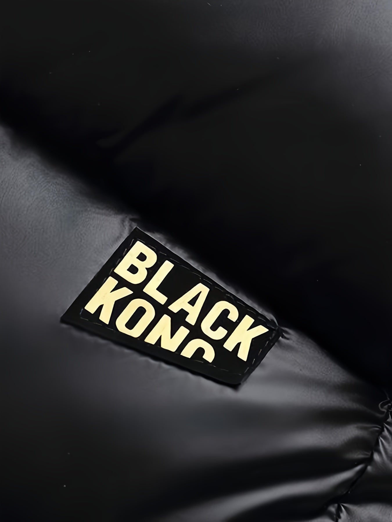 Bolalar uchun harf naqshli, fermuarsiz, turli xil ko'ylaklar uchun mo'ljallangan, to'g'ri kesimdagi, to'qilgan polyester matodan tayyorlangan, kuz/qish kolleksiyasi. O'g'il va qizlar uchun mos.