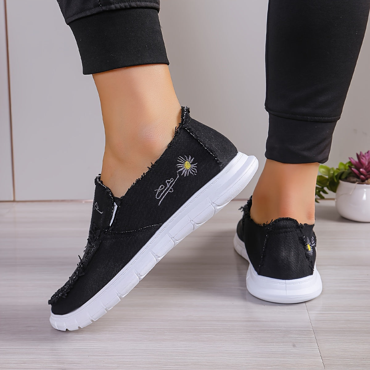 Unisex Casual Canvas Shoes with Chrysanthemum Embroidery Washable Slip-On Durable Lightweight
