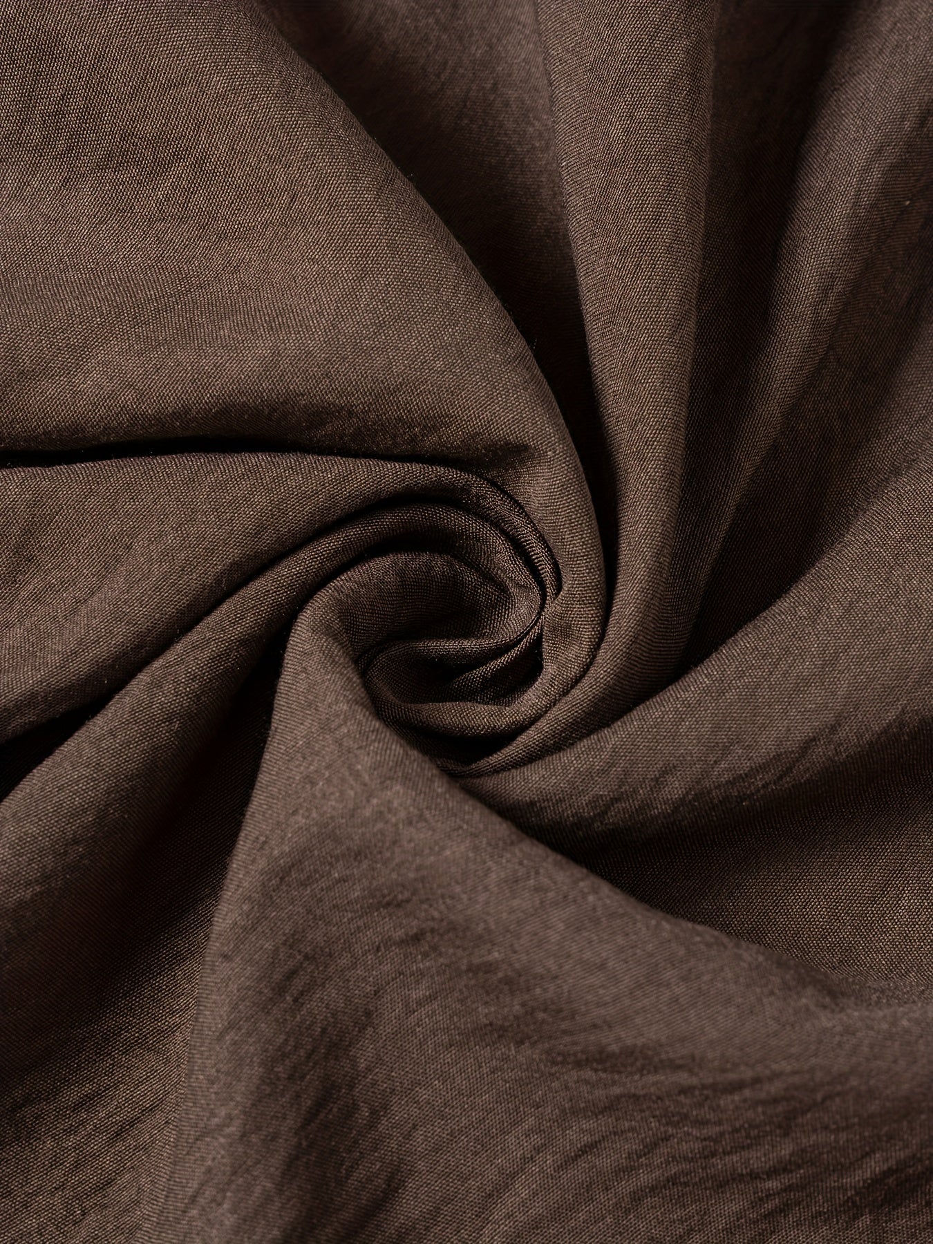 Katta o'lchamdagi ayollar uchun oddiy rangdagi casual shortlar, tortish belbog'i va cho'ntaklar bilan, cho'zilmaydigan polyesterdan tayyorlangan va mashinada yuvish mumkin.