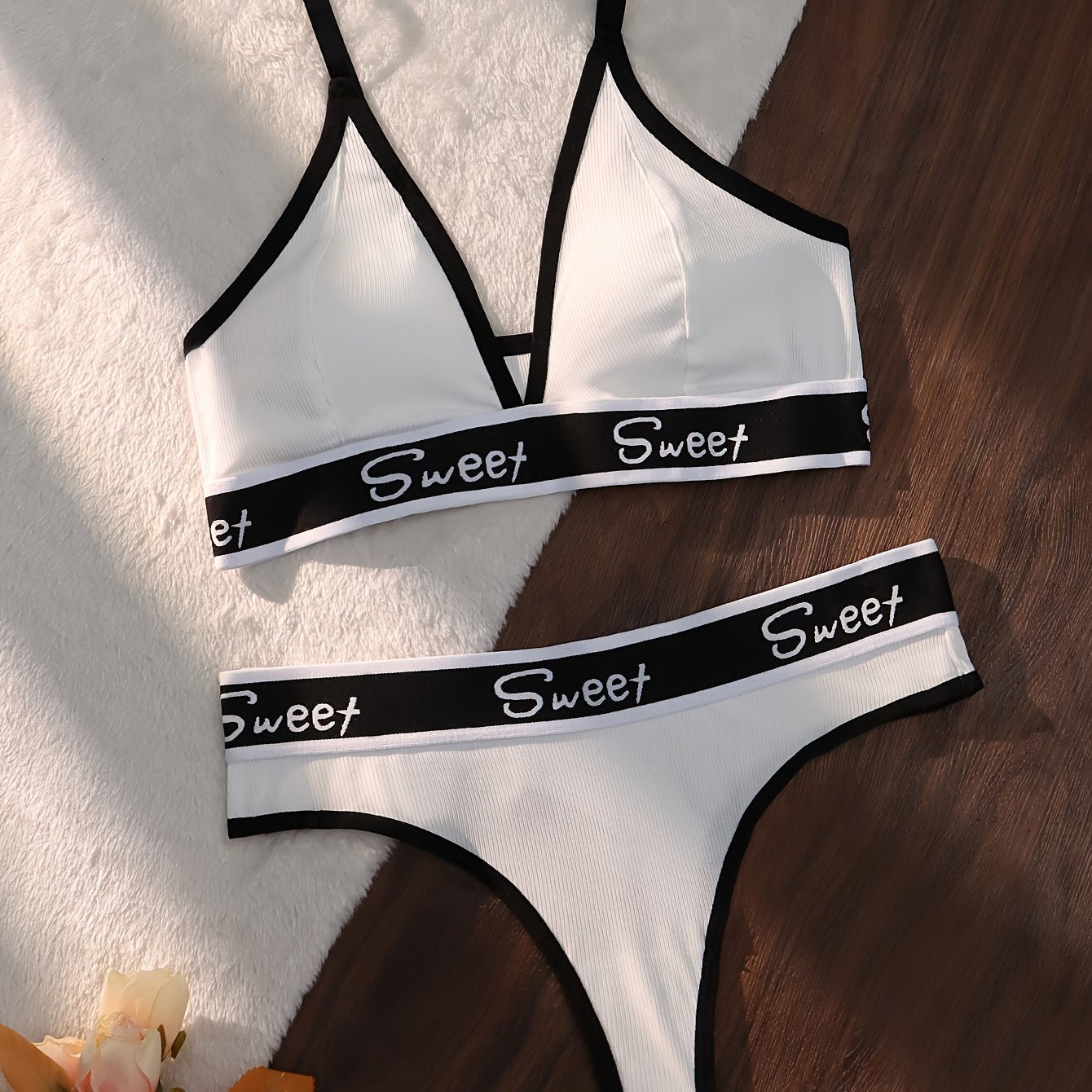 Women's Sports Bra with Cross-Back Triangle Cups for Activewear