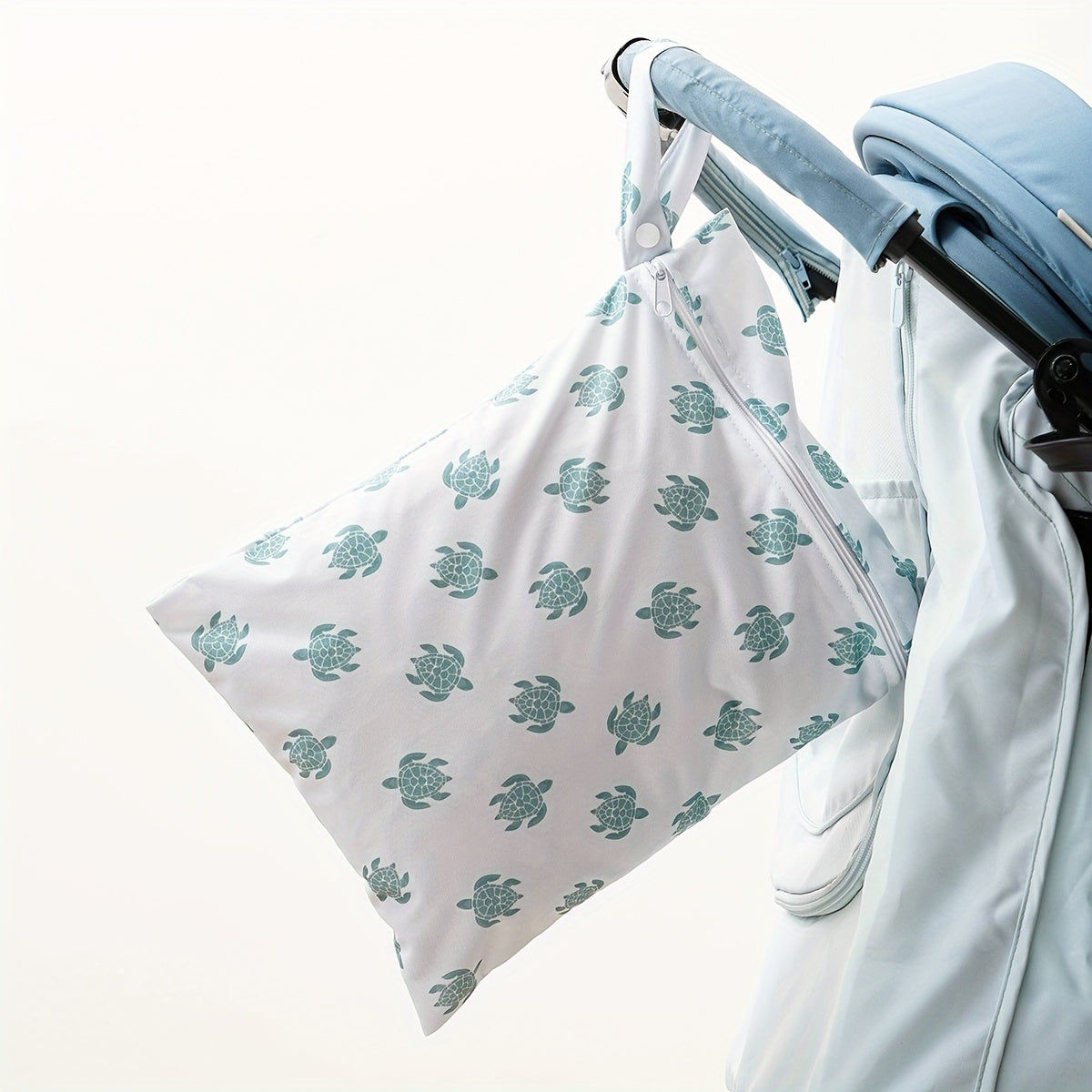 Портативная сумка для мамы в путешествии, водонепроницаемая сумка для подгузников с 2 отделениями для влажных и сухих вещей.