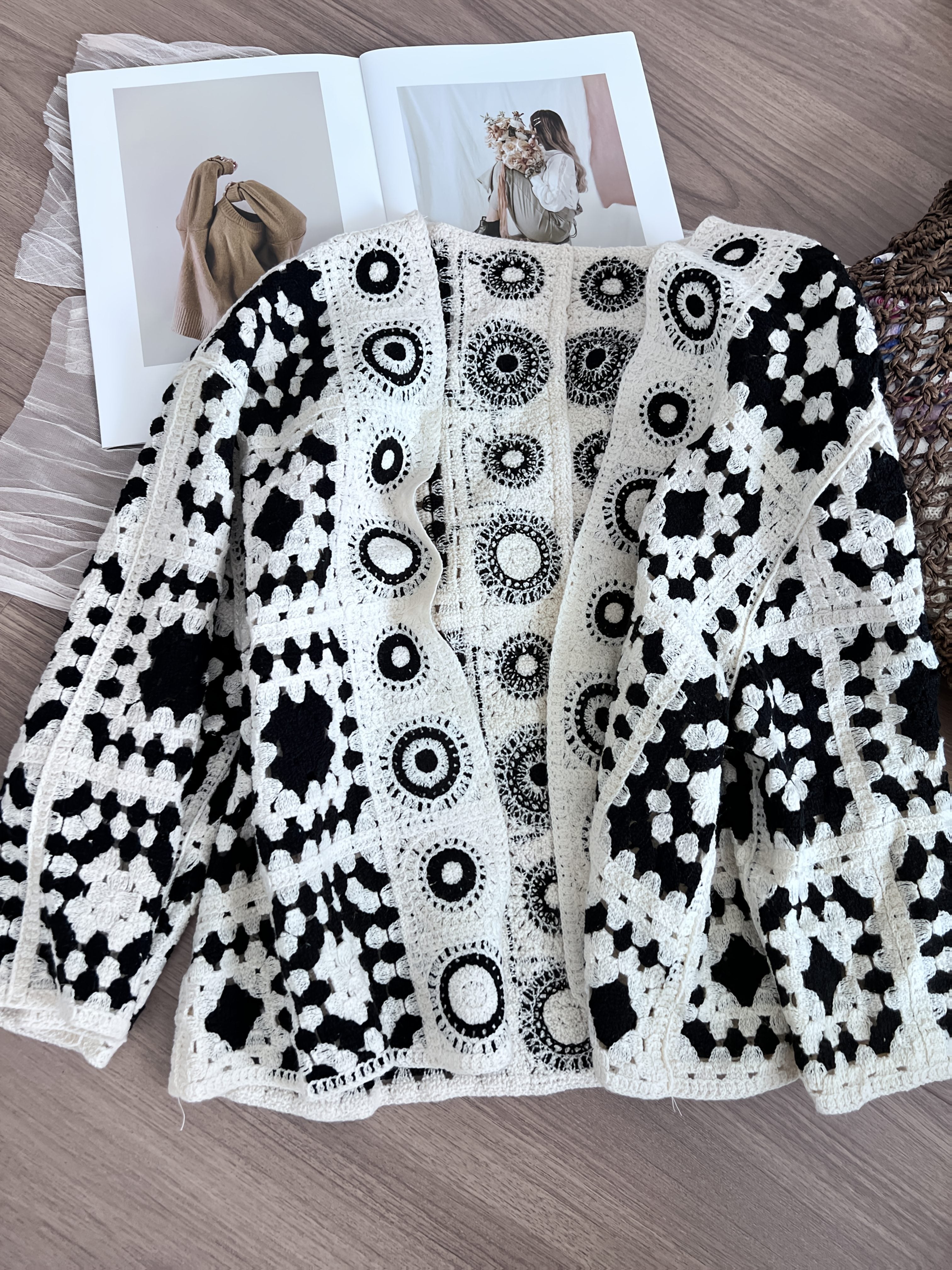 Women's Plus Size Bohemian Cardigan Sweater Black and White Geometric
