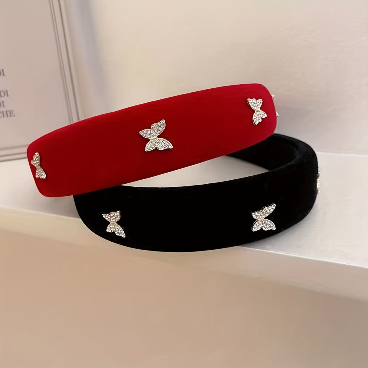 Yangi yuqori sifatli velur bosh bantlari, asalari dizayni, retro mato uslubi, ko'p funksiyali moda aksessuarlari; 1-2 dona.