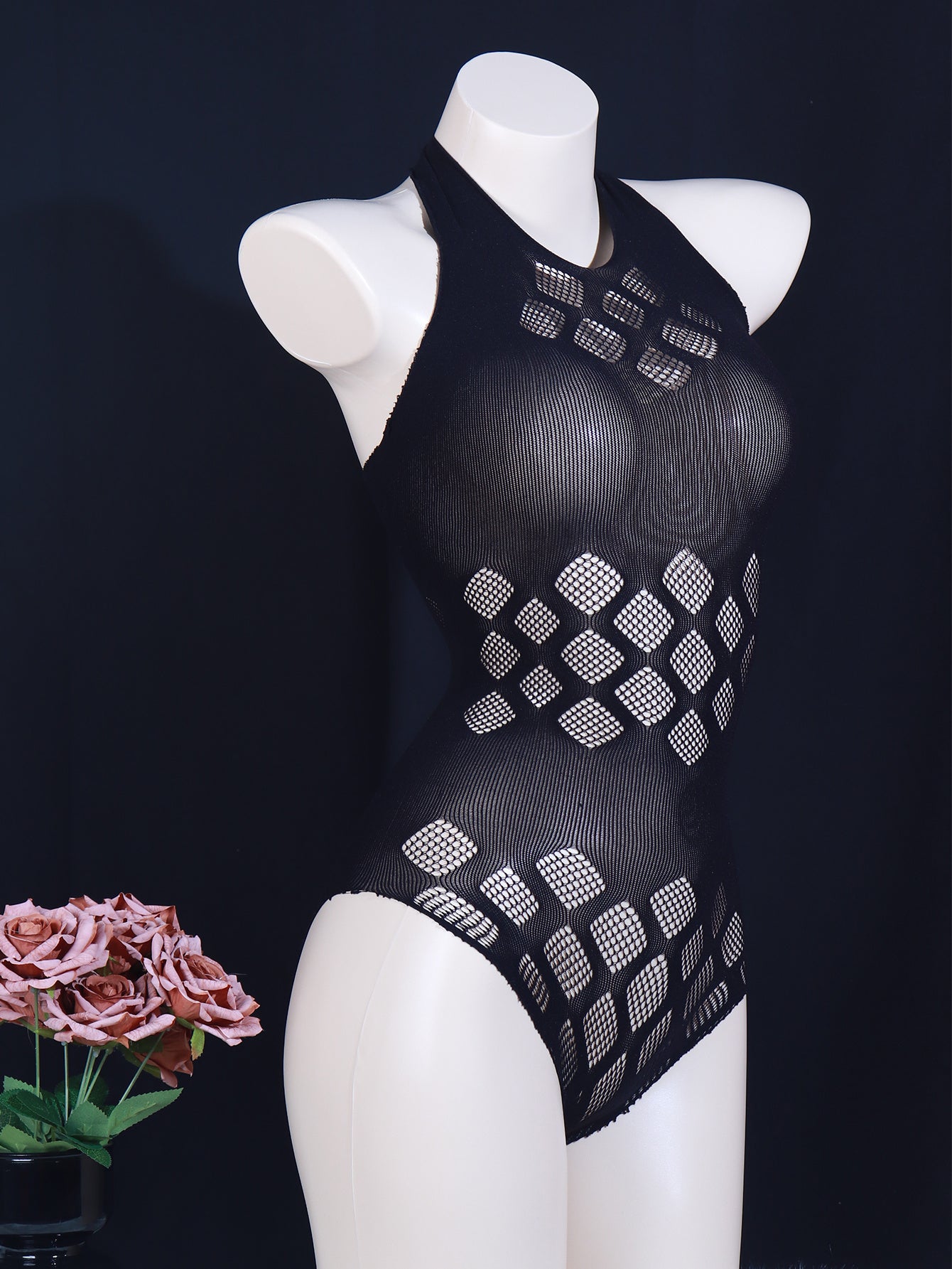 Ayollar uchun jozibali geometrik naqshli trikotaj bodysuit, yuqori qo'llab-quvvatlash, bo'sh detallar, yengsiz olmos halter, kattalar o'lchami, to'ldirishsiz, poliamid mato, yaqin kiyim.