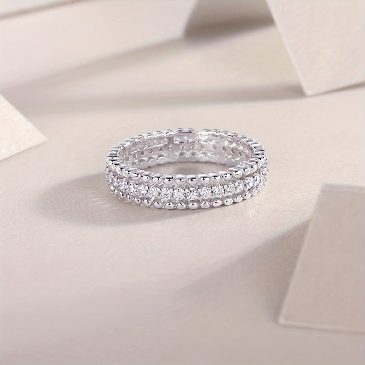 925 Sterling Silver-dan tayyorlangan ajoyib Moissanite halqa, ayollar uchun mukammal sovg'a, nafis sovg'a qutisi bilan birga keladi.