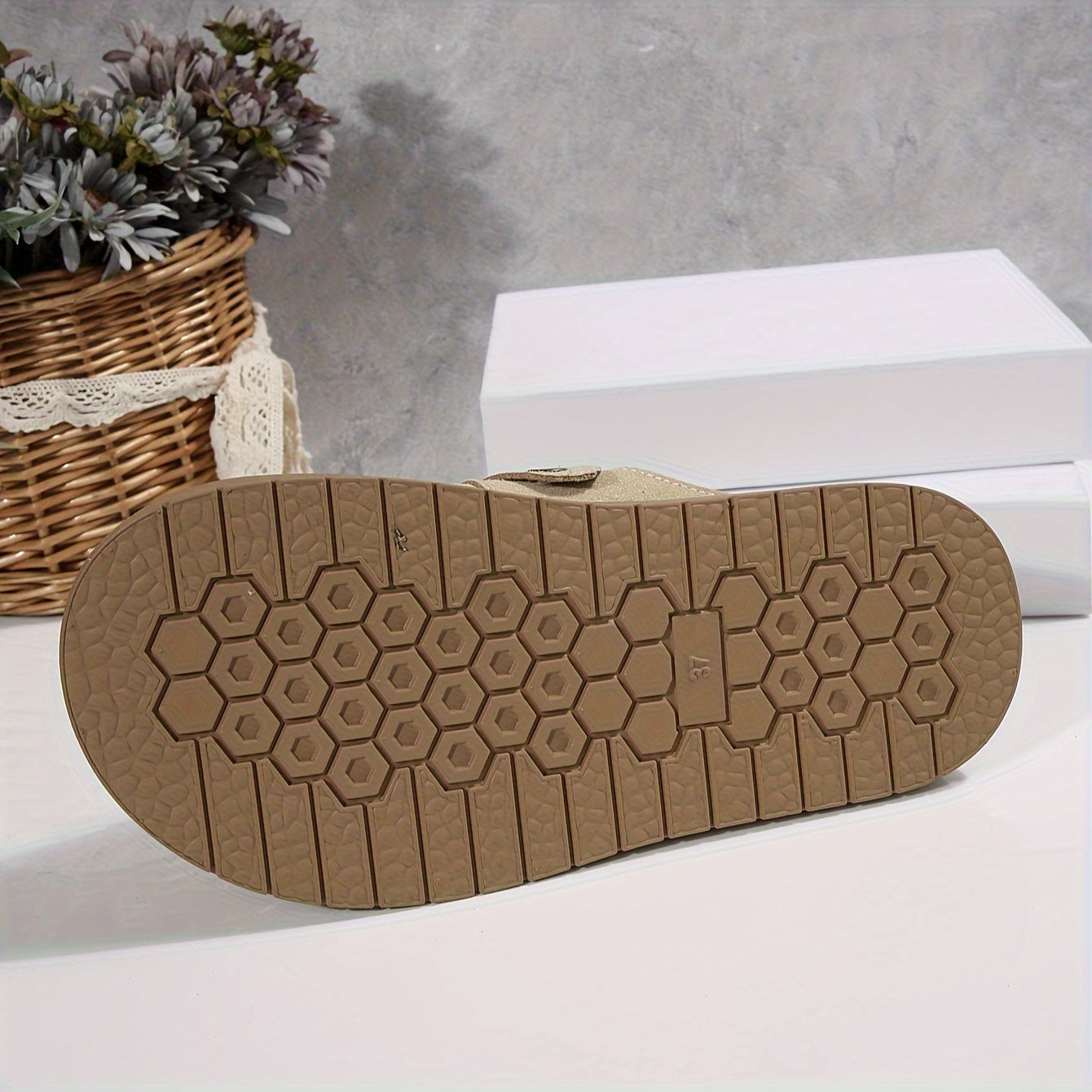 Kuzda ayollar uchun yangi retro qalin taglikli yarim-chizmaliklar, balandlikni oshirish va ochiq havoda kiyish uchun mukammal.