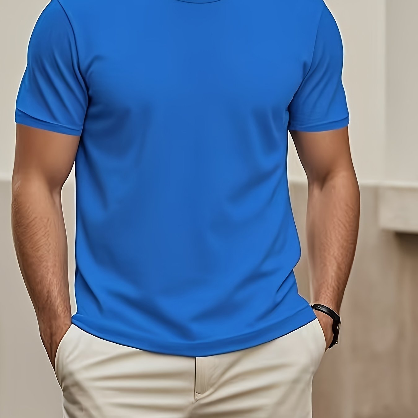 Erkaklar uchun bir rangli, yumshoq bo'yinli, qisqa yengli polyester futbolka, sport, gimnastika mashg'ulotlari va kundalik tasodifiy kiyim uchun mos. Tez quriydigan va ko'p maqsadli.