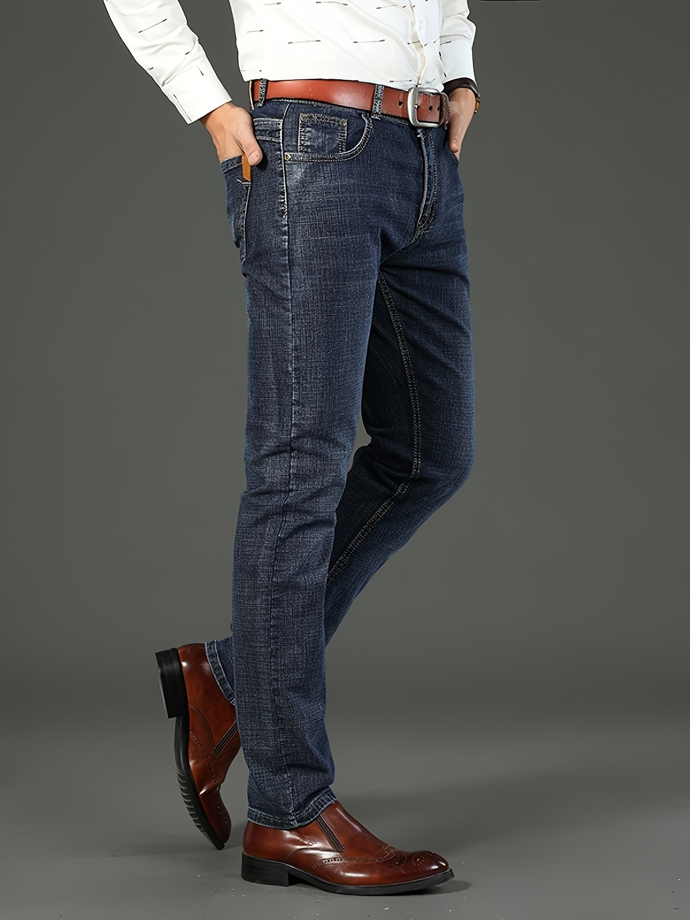 Erkaklar uchun bir xil rangdagi paxta aralash jinsilar, oddiy kesim, biroz cho'ziluvchan va to'qilgan mato, kuz/qish mavsumi uchun mukammal, katta o'lchamda.