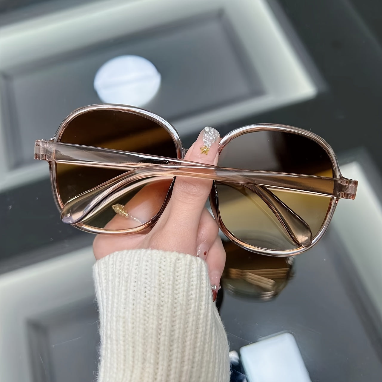 Women's Oversized Circular Sunglasses with Mirrored Lenses and Gradient Plastic Frames