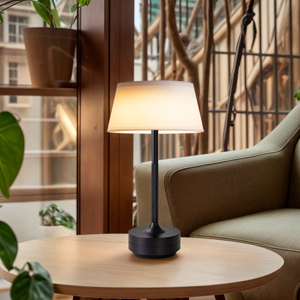 Yorug'likni sozlash mumkin bo'lgan LED stol lampasi, moslashuvchan gooseneck va teginish nazorati bilan, 3 ta rang harorati va qayta zaryadlanadigan 2000mAh batareyani taklif etadi. Uni yashash xonasida, yotoqxona va ofisda ishlatish mumkin.