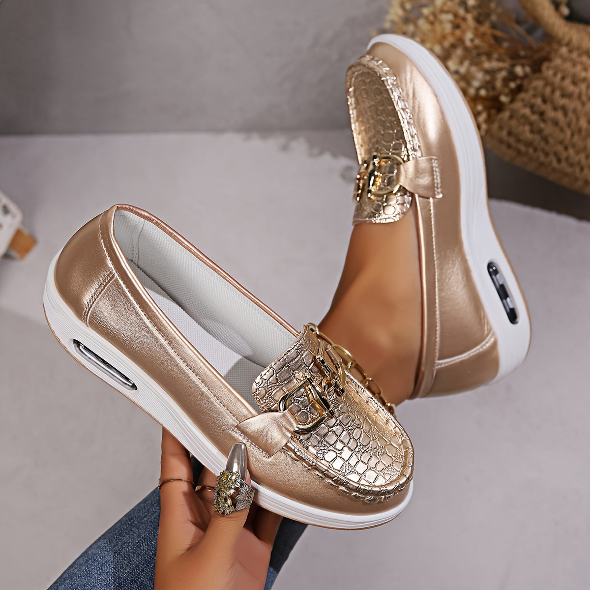 Women's Casual Leather Low-top Shoes with Buckle and Flat Heels