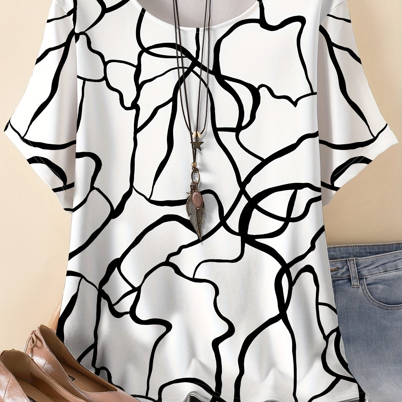 Plus Size Women's Casual T-Shirt with Line Print Short Sleeves Round Neck Polyester Blend