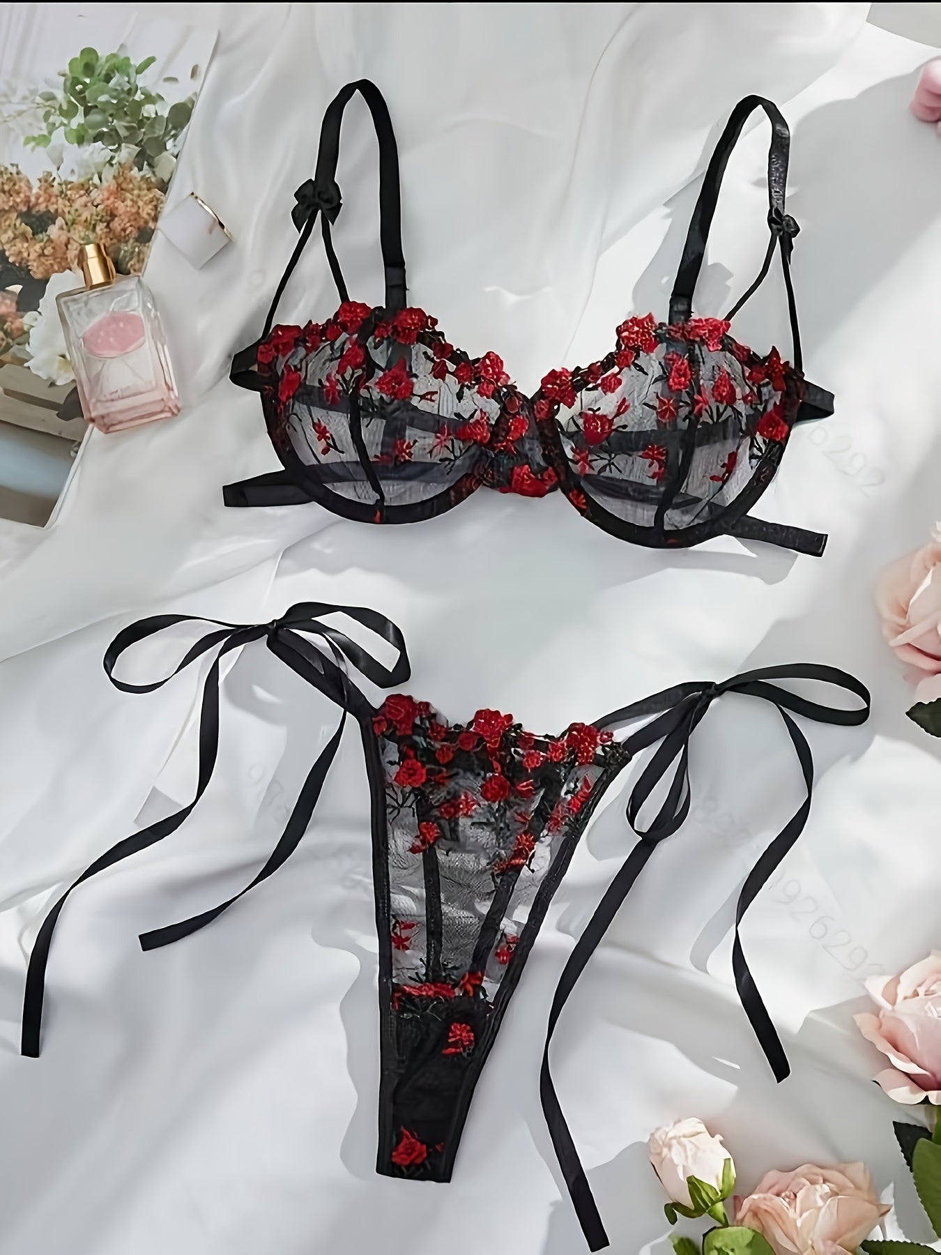 Black Lace Lingerie Set with Push-Up Bra and Underwired Panties for Everyday Wear