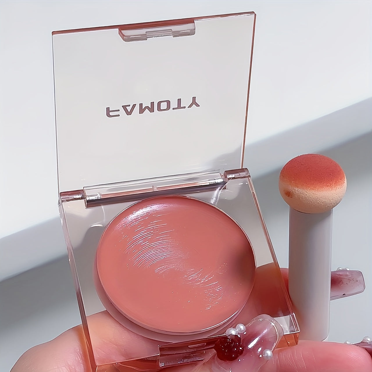 Rubor natural de larga duración en crema para mujeres Monochrome Brightening Rouge