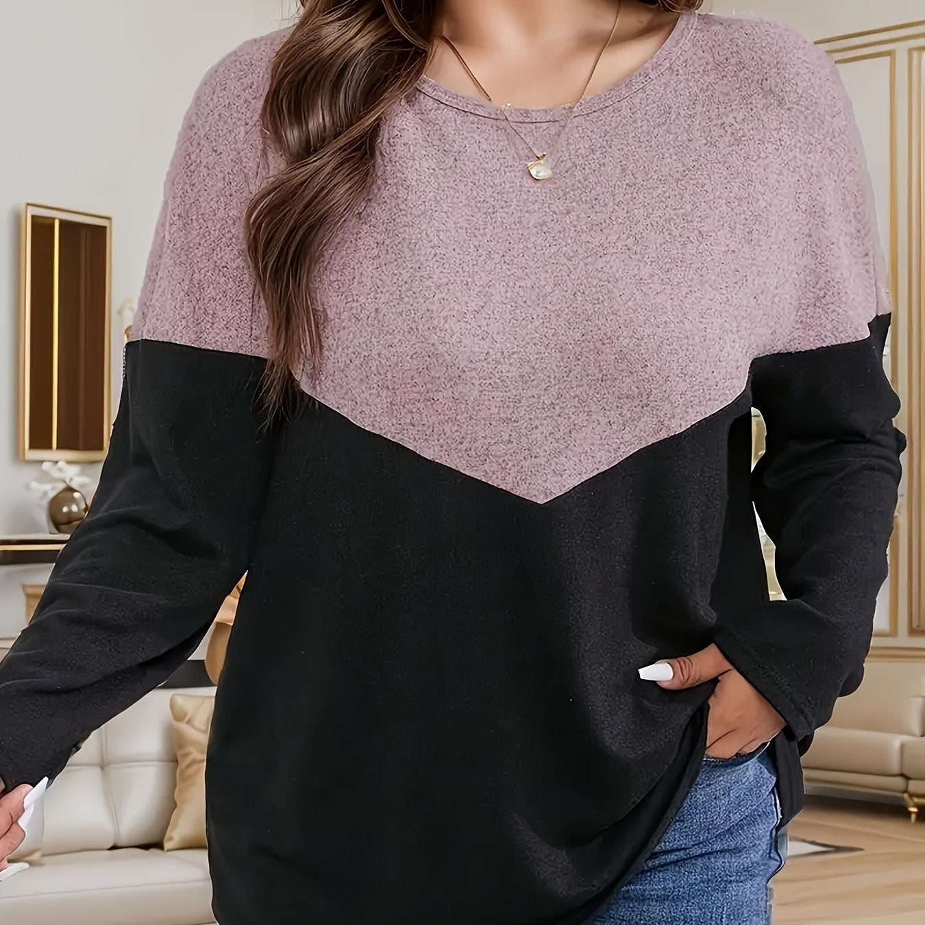 "Olive Green va Black ranglaridagi Plus Size Colorblock Uzun Qol T-Shirt, Crew Neck, Yumshoq Polyester Aralashmasi, Mashinada Yuvish Mumkin, Qulay, Cho'ziluvchan Matolar."