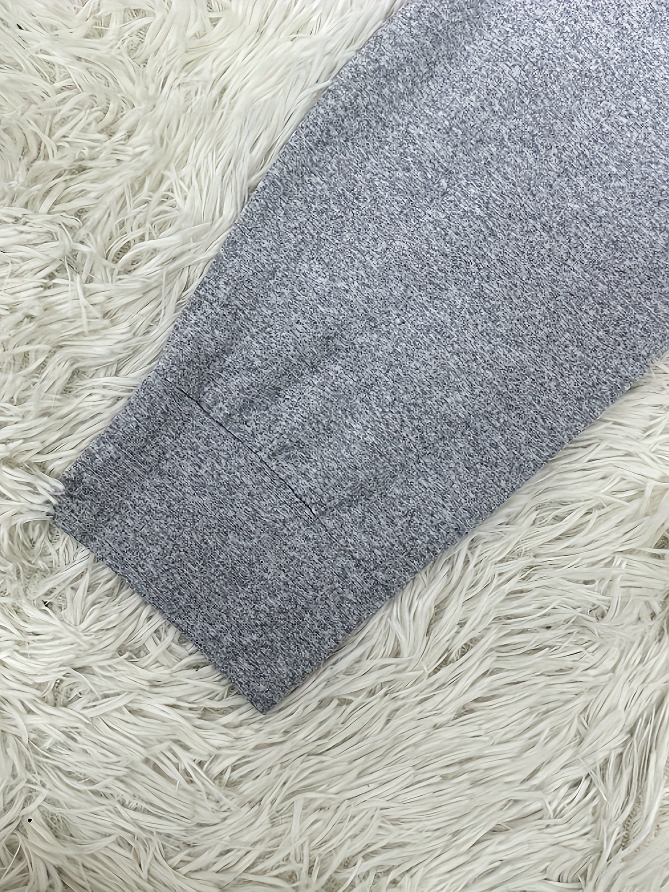 Katta o'lchamli uzun qollı, bir rangli, tugma bilan yopiladigan ayollar uchun ko'ylak ko'ylagi