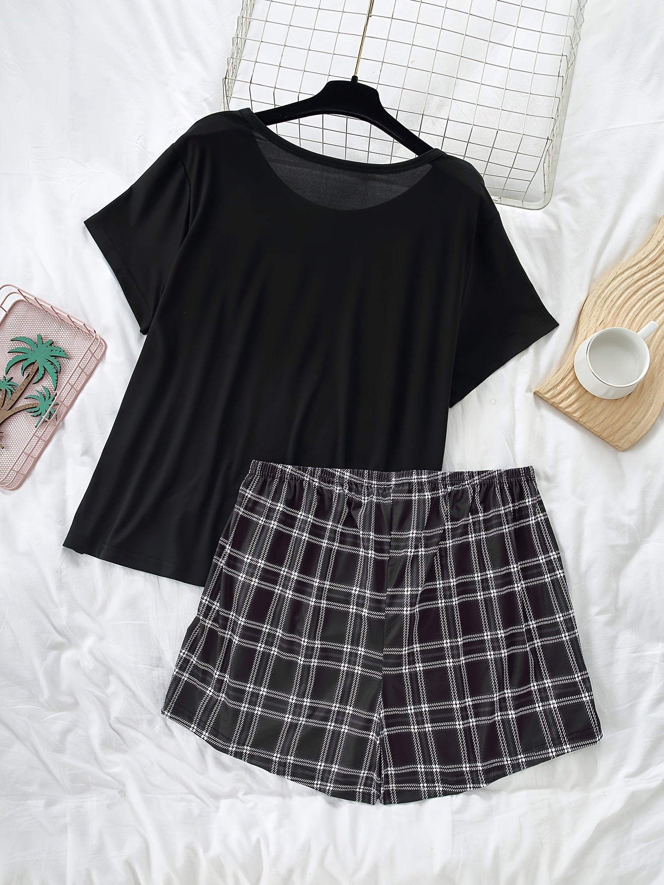 Women's Plus Size Casual Pajama Sets Short Sleeve Top and Shorts 6-Piece Letter Plaid Print