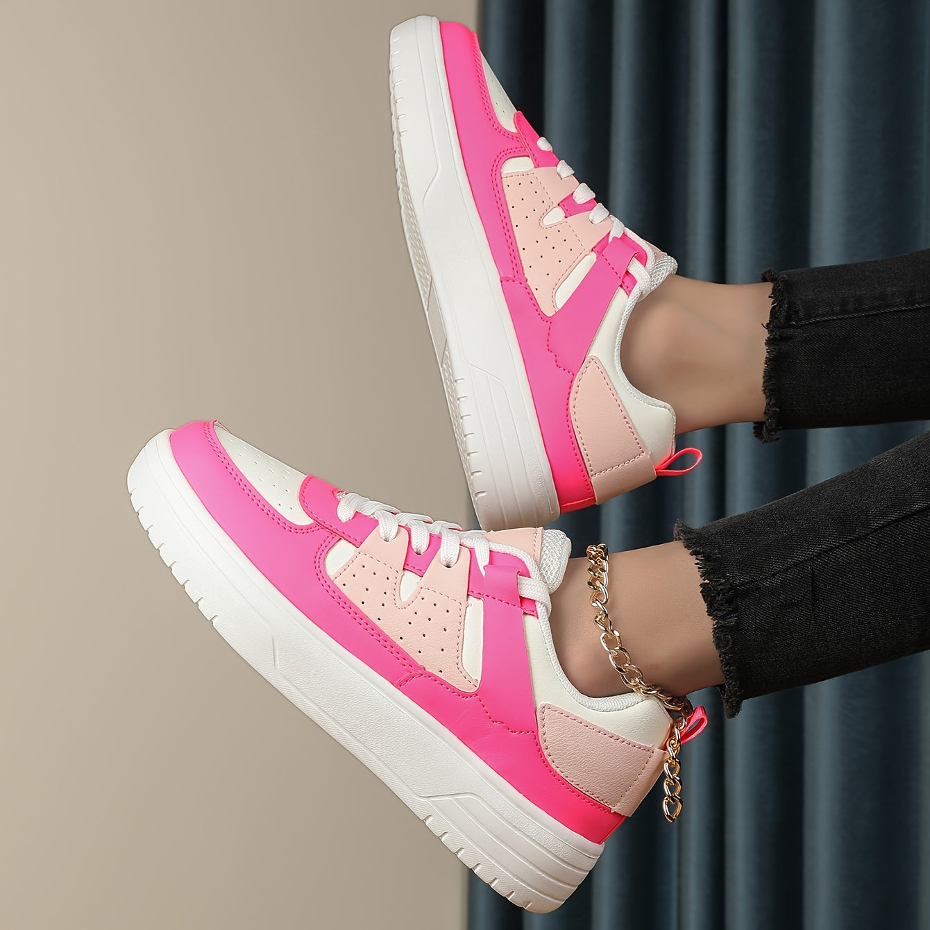 Women's Casual Flat Skate Shoes Outdoor Lace Up Low Top Sneakers