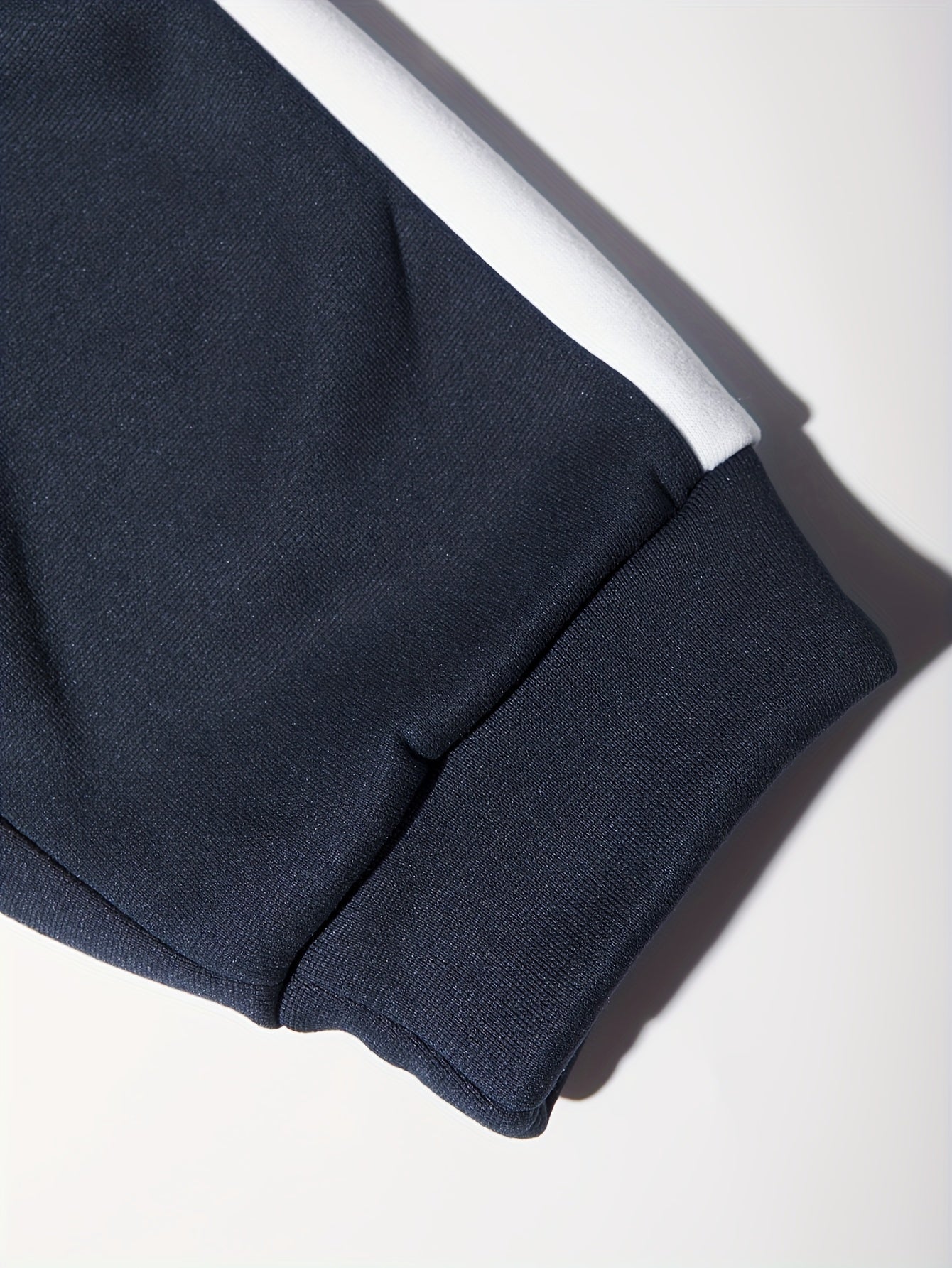 Erkaklar uchun Rangli Blokli Zip-Up Kapüşonli Kofta va Chiziqli Jogger To'plami - Kuz/Qish Tashqi Faoliyatlar uchun Mukammal, Mashinada Yuvish Mumkin Bo'lgan Odatiy Trikotaj Matolari