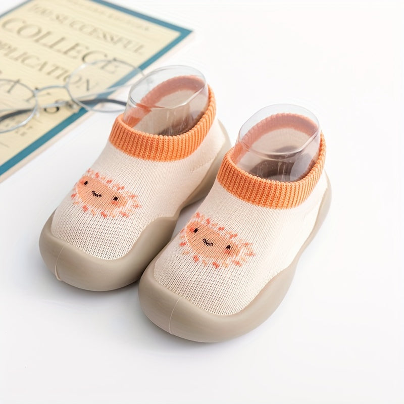 Bolalar uchun karton yuruvchi paypoqlar, rezina taglik bilan, ko'k va sariq chiziqli naqshda, kichik bolalar va maktabgacha yoshdagi bolalar uchun qulay.