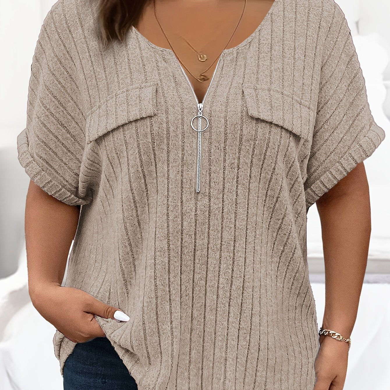 Women’s Plus Size Crew Neck T-Shirt Short Sleeve Zipper Faux Pockets