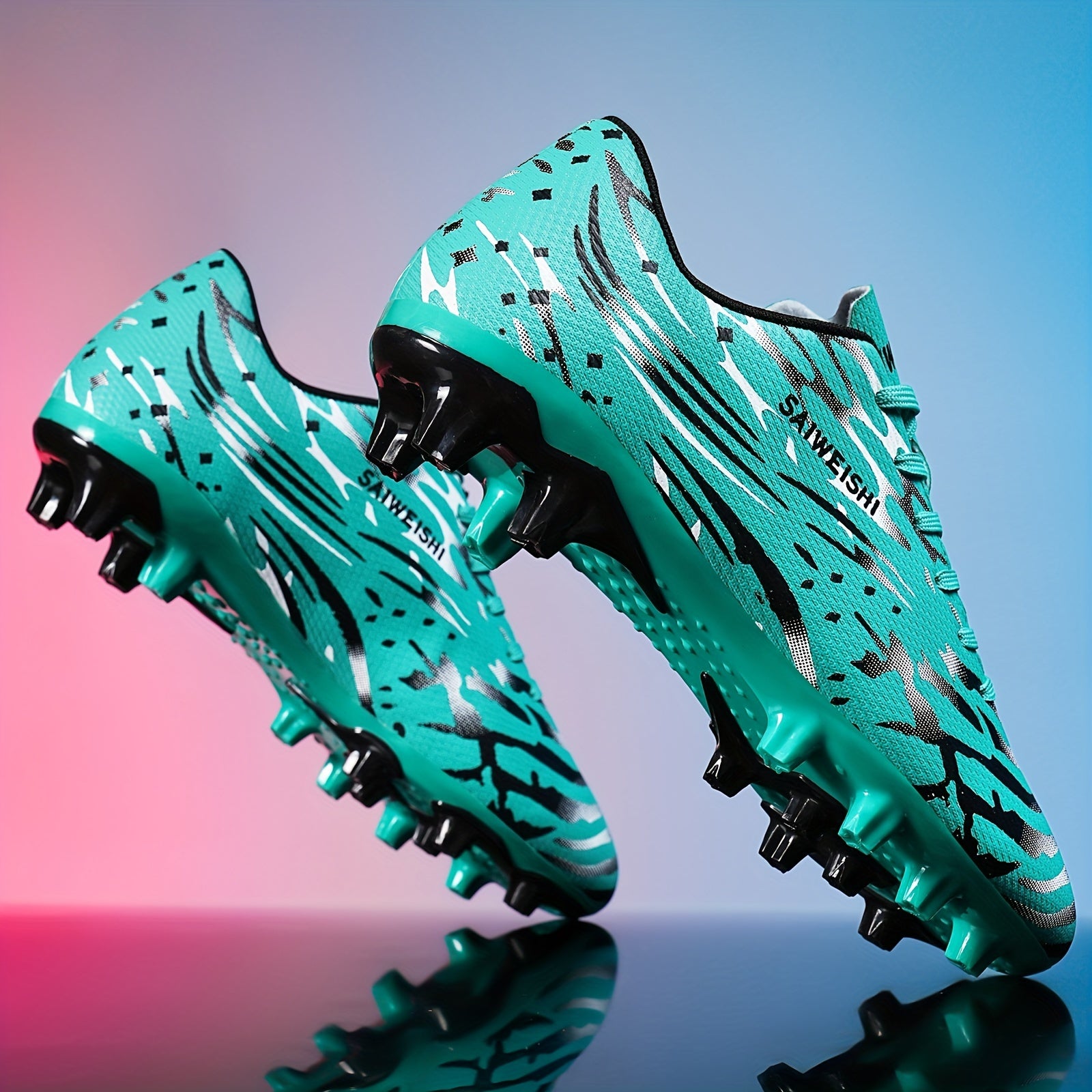 Erkaklar futbol to'pi uzun va turf poyafzallari, universal moslashuv, PU yuqori qismi, mato astar, TPU taglik, chiziq va plaid naqsh, ipli yopish, EVA qulay ichki qismi - yuqori tortish, mustahkam va