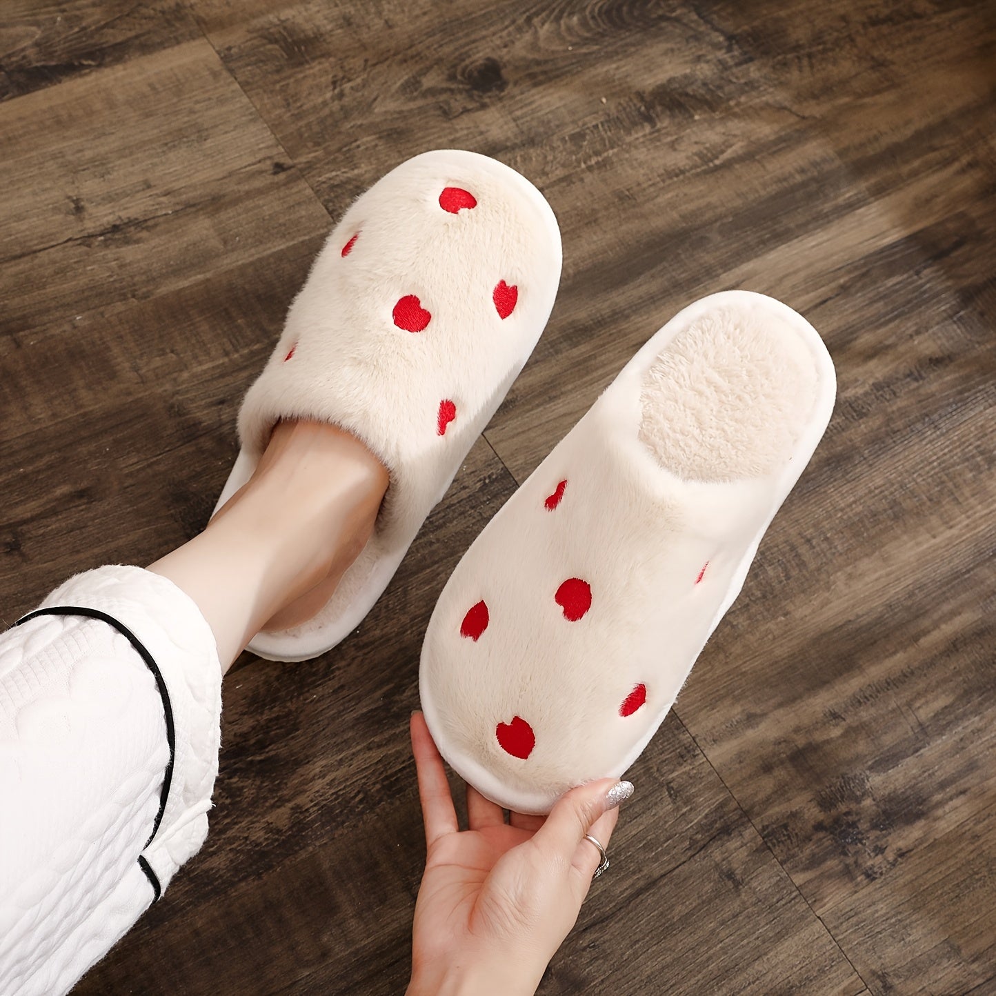 Women's Warm Heart-Shaped Pattern Home Slippers for Autumn and Winter