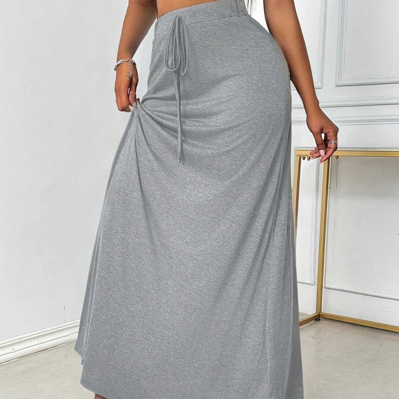 Falda larga de mujer de talla grande en gris carbón, de cintura alta, que estiliza, casual