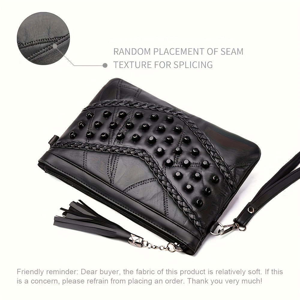 Черная готическая сумка через плечо с заклепками и кисточкой на запястье, выполненная из искусственной кожи