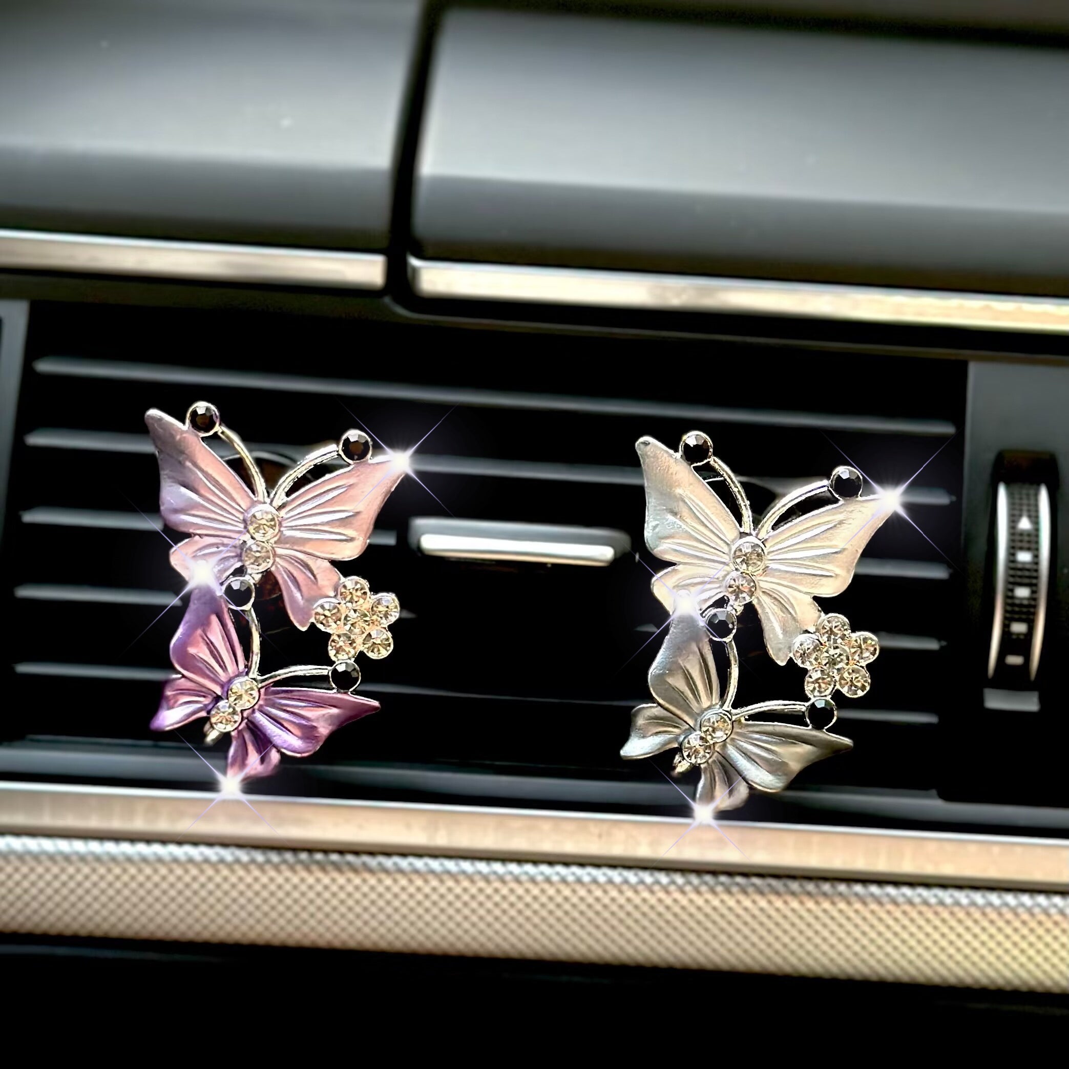 Avtomobil ichki qismi uchun ikki qanotli parvoz havoni tozalash uchun hidi bilan sun'iy olmoslar bilan klip