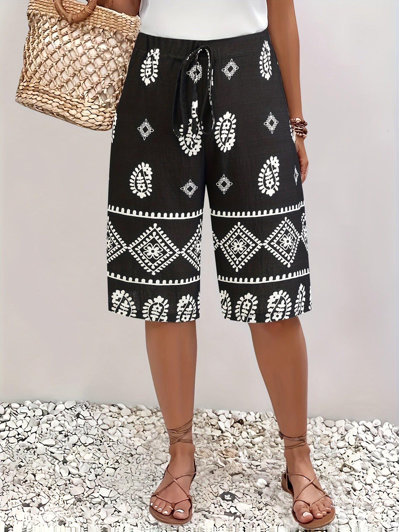 Шорты для женщин больших размеров с черно-белым геометрическим принтом, повседневные, средней длины