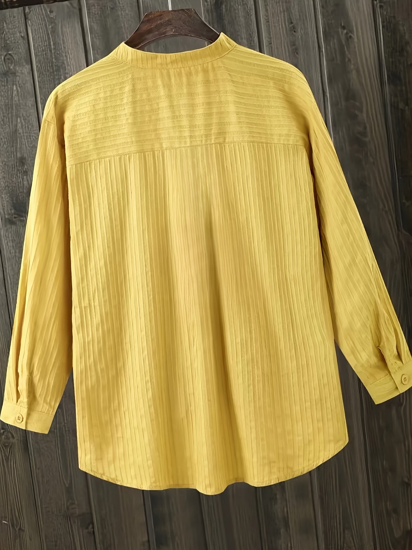 Blusa de lino negra para mujer de manga larga, corte suelto, cuello texturizado, con botones, casual