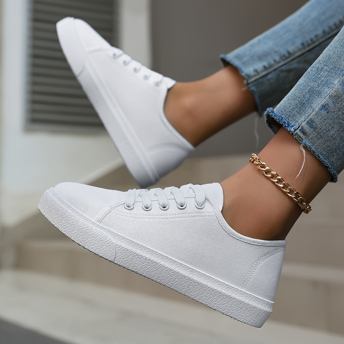 Solid Color Breathable Fabric Low Top Lace-Up Sneakers for All Seasons