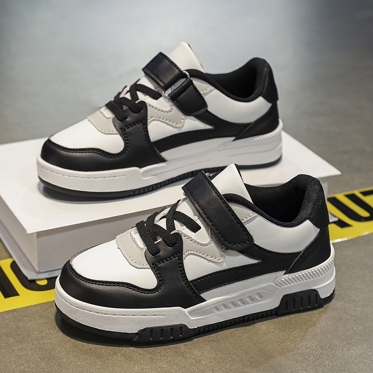 Kids Low-Top Breathable Sneakers for Boys and Girls with Geometric Patterns