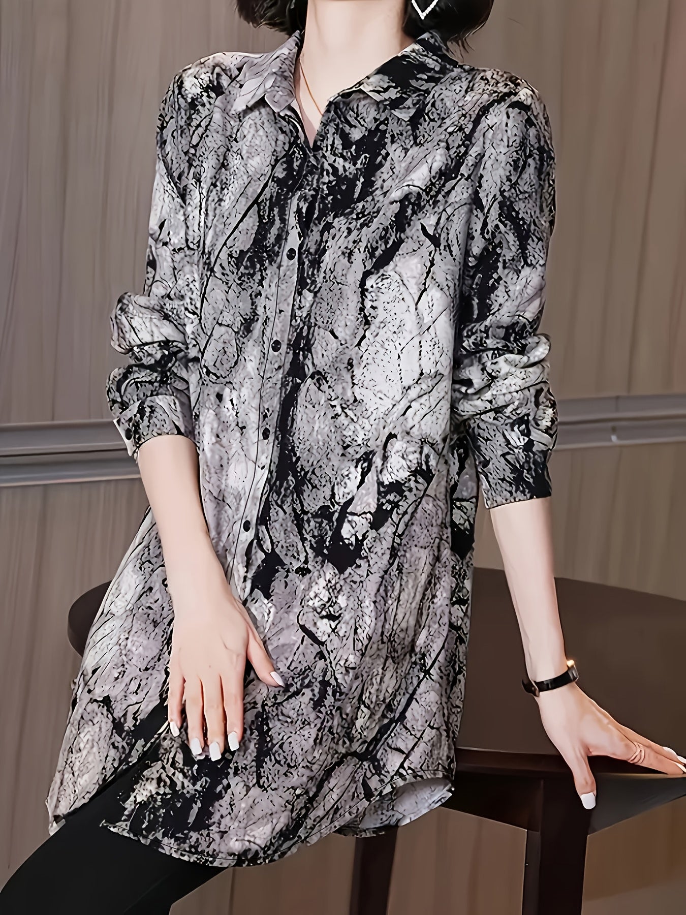 ayollar uchun katta o'lchamdagi tie-dye kofta uzun qollari bilan oq polyester bluz