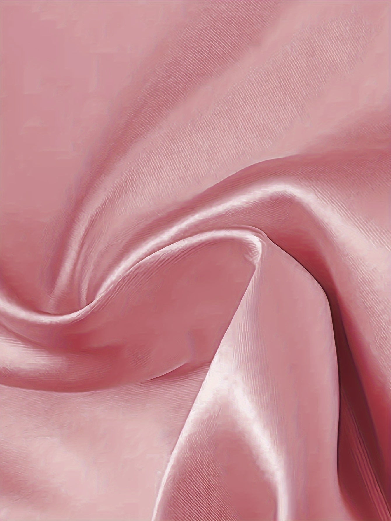 Ayollar uchun 3 qismli yozgi saten pijama to'plami, ko'ylak, uzun shim va shortilardan iborat. 95% polyester va 5% elastan materialidan tayyorlangan. S-XL o'lchamlarda mavjud.