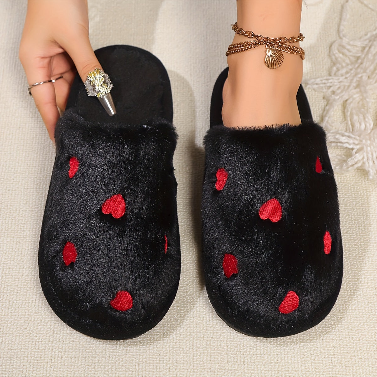 Women's Winter Slippers with Heart Pattern Non-Slip EVA Sole Cozy Warm Indoor Outdoor Black White Pink