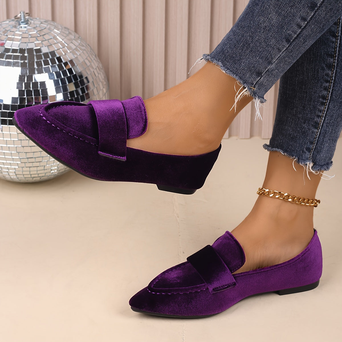 Ayollar uchun uchburchak barmoq bilan slaydli poyabzal, engil va har mavsumda foydalanish uchun mos, kuz va bahor uchun mukammal.